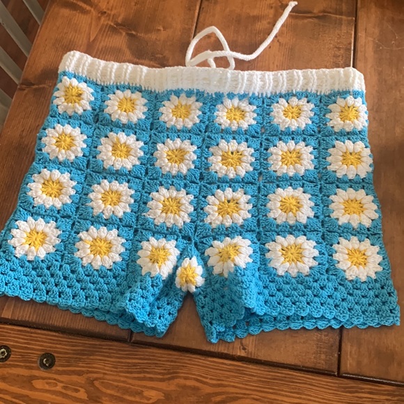 Handmade afghan Daisy shorts - Picture 4 of 6